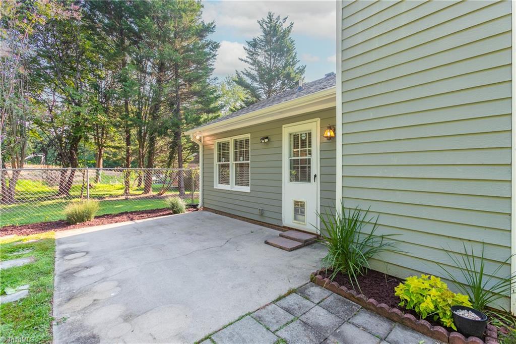 2300 Rivershore Court High Point, NC 27265 - Photo 25 of 32 Gallery Image 25