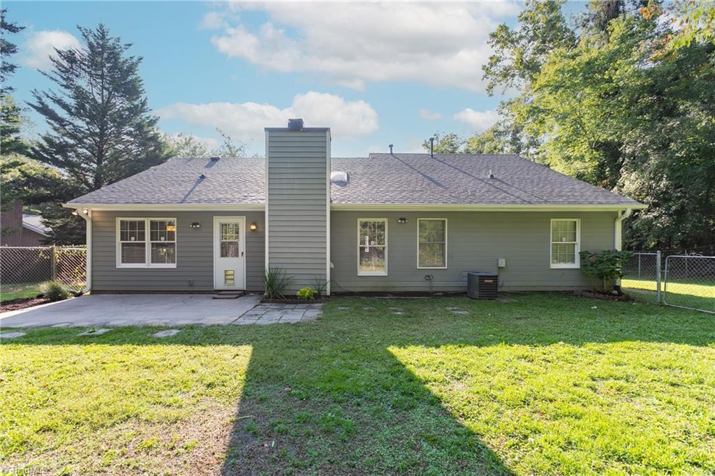 2300 Rivershore Court High Point, NC 27265 - Photo 27 of 32 Gallery Image 27