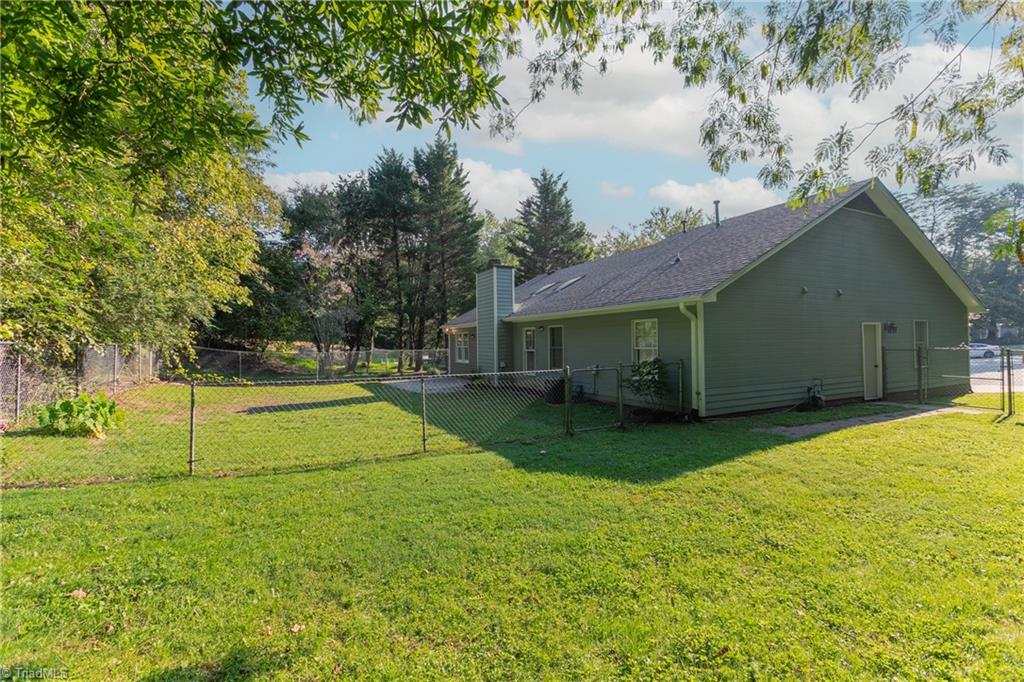 2300 Rivershore Court High Point, NC 27265 - Photo 29 of 32 Gallery Image 29