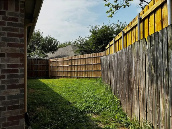 $2,300 | 437 Carver, Wylie, TX 75098