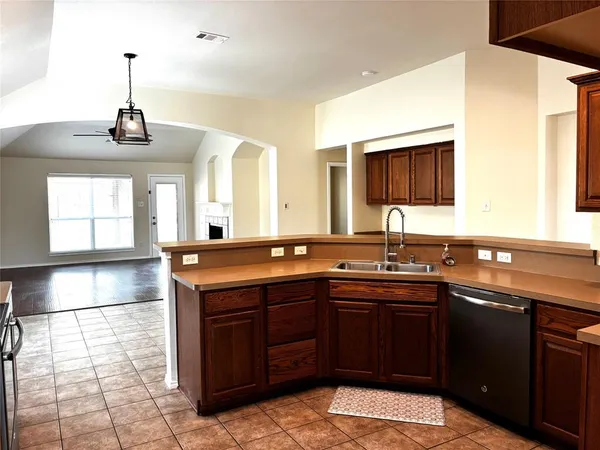 $2,300 | 437 Carver, Wylie, TX 75098