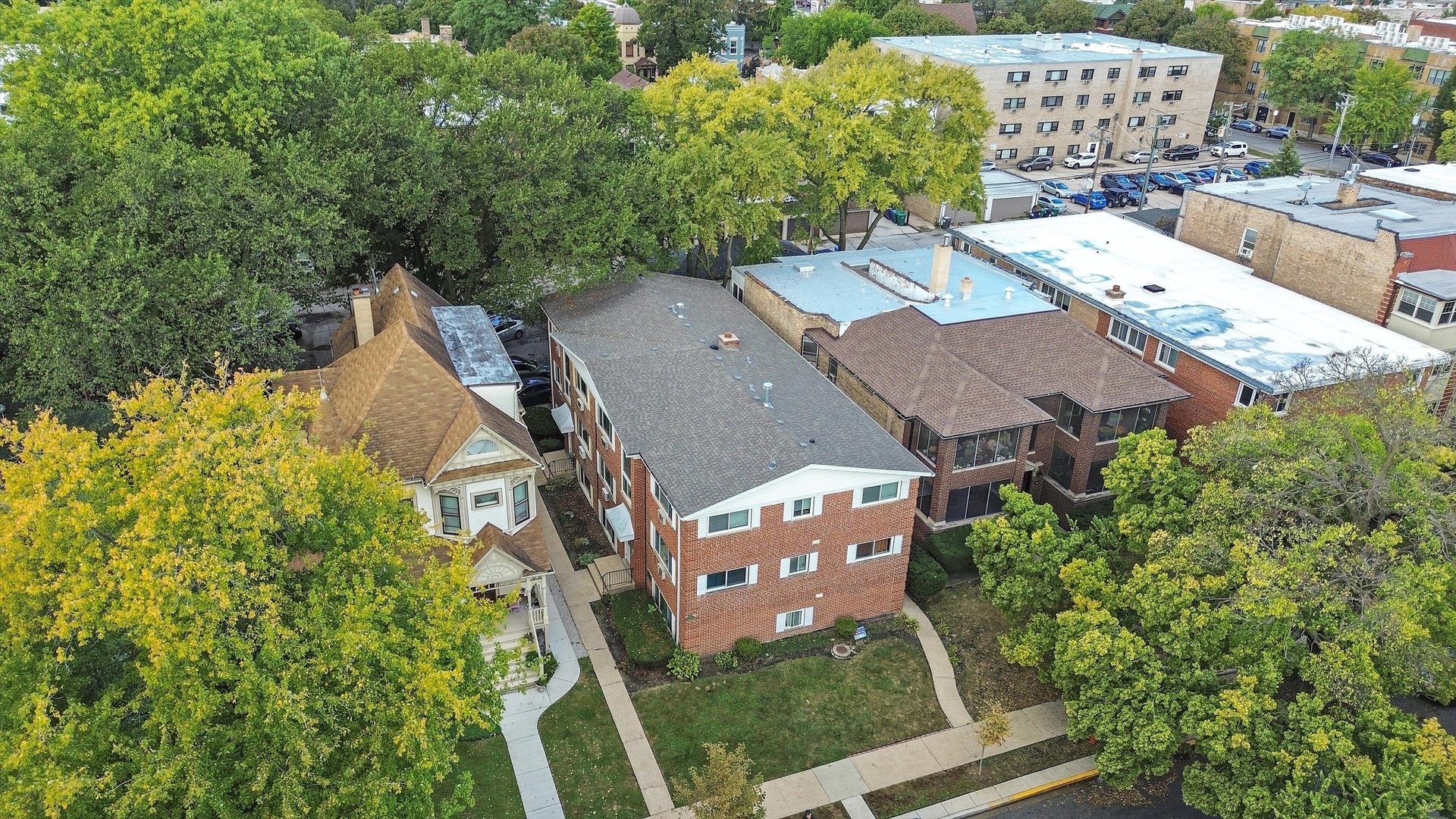 327 Wisconsin Avenue, Unit 5B Oak Park, IL 60302 - Photo 17 of 18 an aerial view of a house with a yard