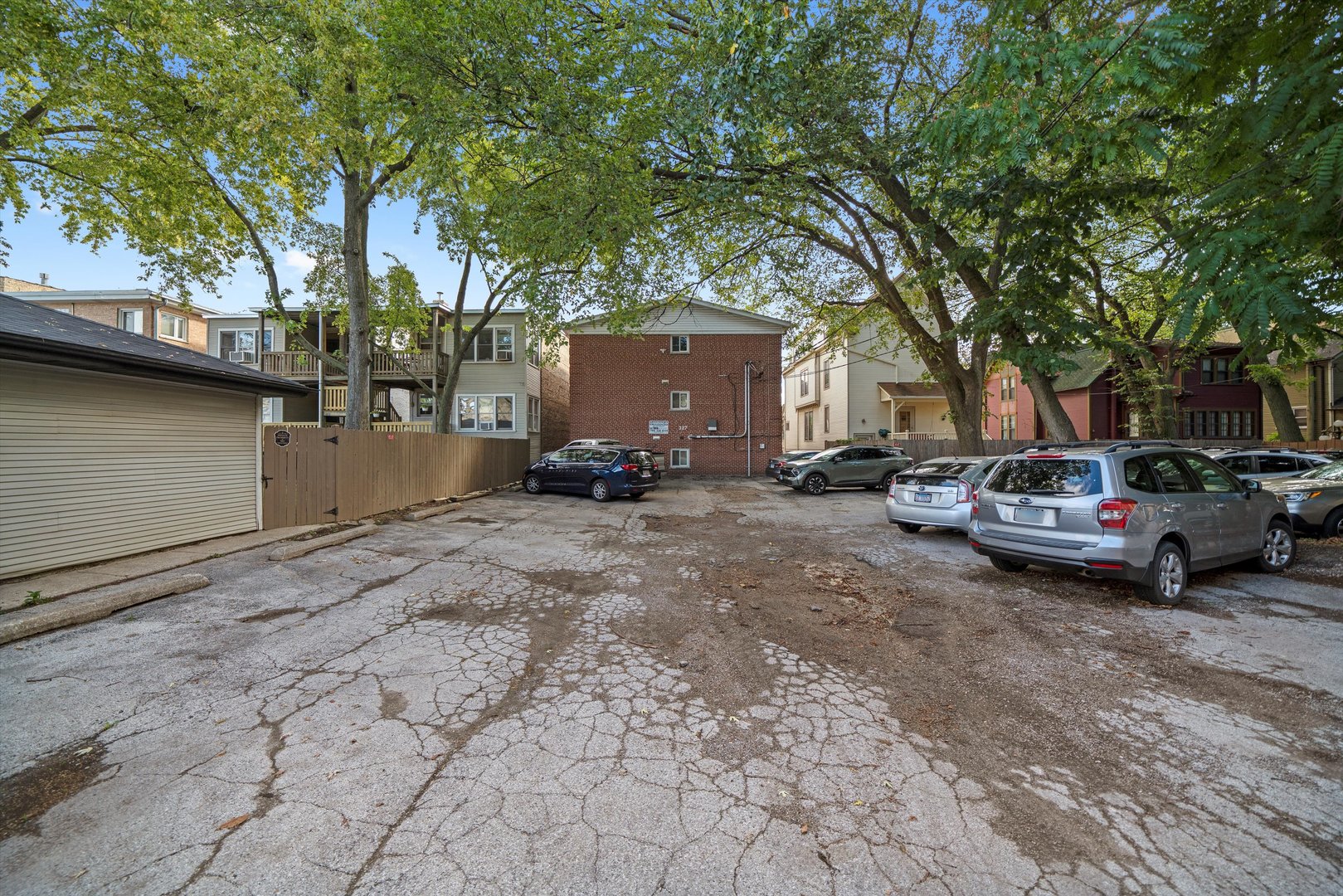 327 Wisconsin Avenue, Unit 5B Oak Park, IL 60302 - Photo 18 of 18 a view of a car parked in front of house