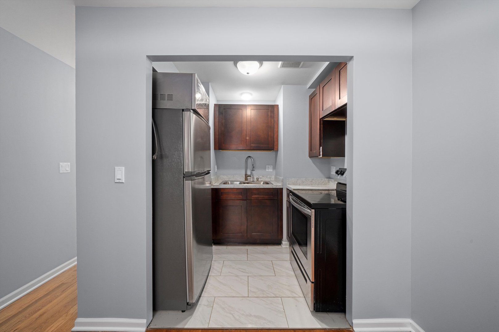 327 Wisconsin Avenue, Unit 5B Oak Park, IL 60302 - Photo 6 of 18 a bathroom with a sink and a mirror