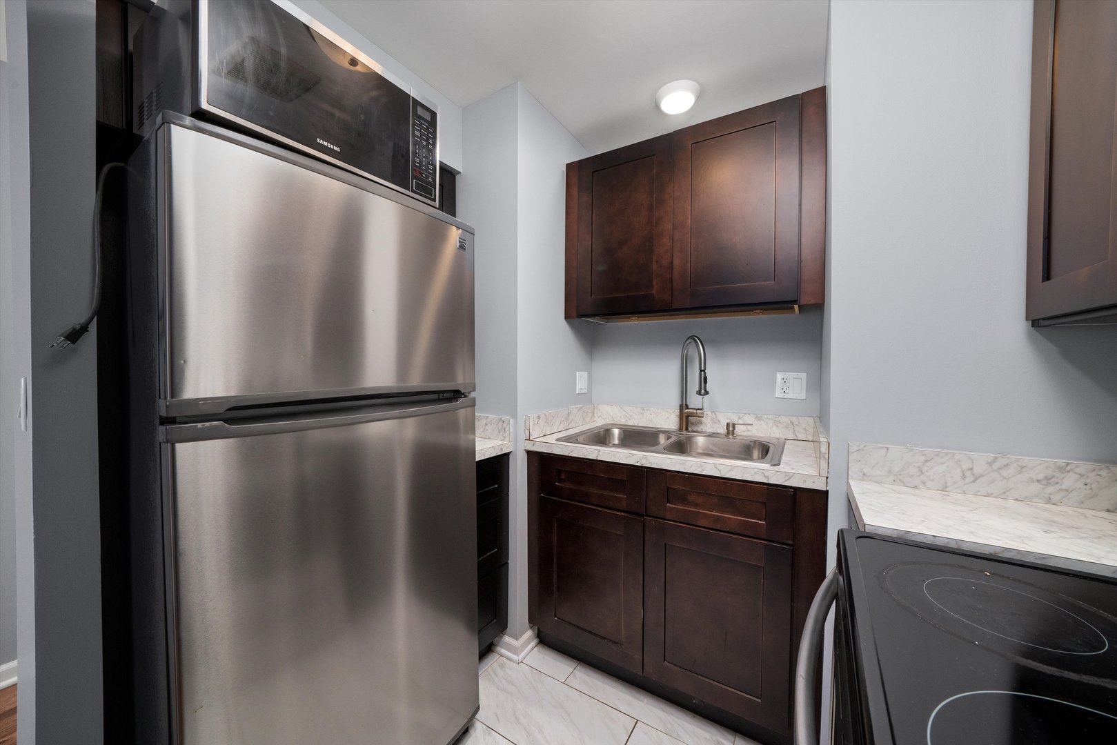 327 Wisconsin Avenue, Unit 5B Oak Park, IL 60302 - Photo 8 of 18 a kitchen with a refrigerator and a sink