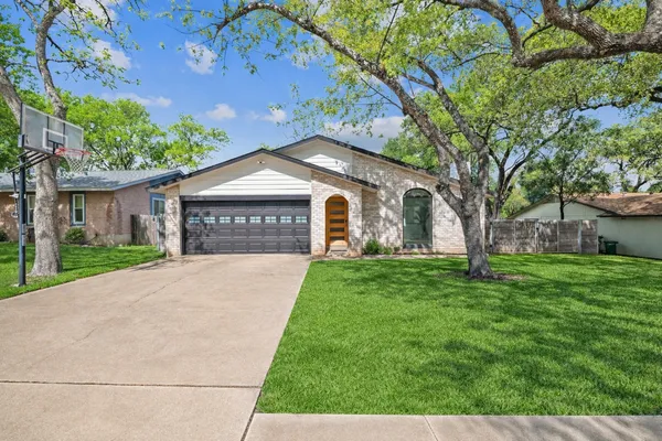 $685,000 | 7504 Whispering Oaks Drive, Austin, TX 78745
