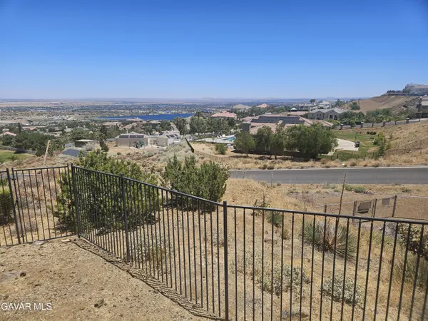 $4,500 | 615 Lakeview Drive, Palmdale, CA 93551