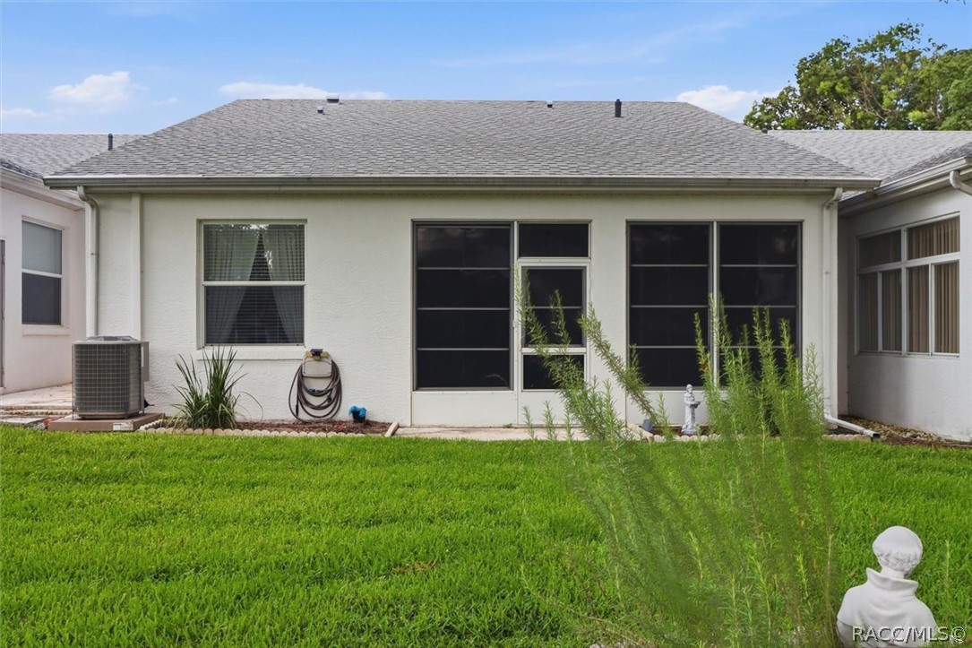 6714 East Waybridge Court Inverness, FL 34452 - Photo 32 of 47 Exterior Back