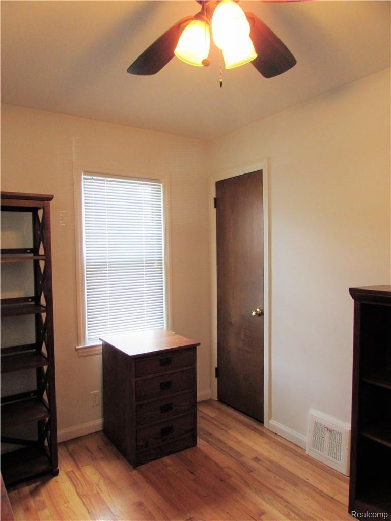 3718 Durham Road Royal Oak, MI 48073 - Photo 14 of 23 IMG_5367.JPG