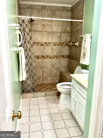 a bathroom with a toilet and a shower