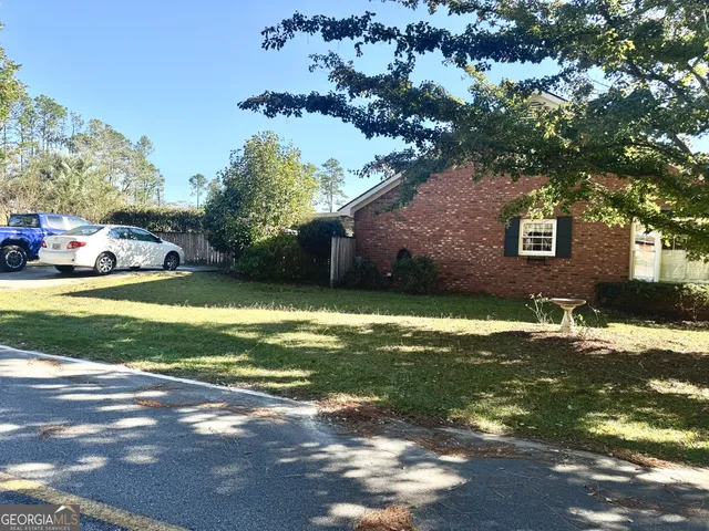 a view of a yard in front of a house