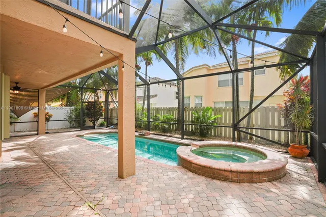 a view of a house with backyard