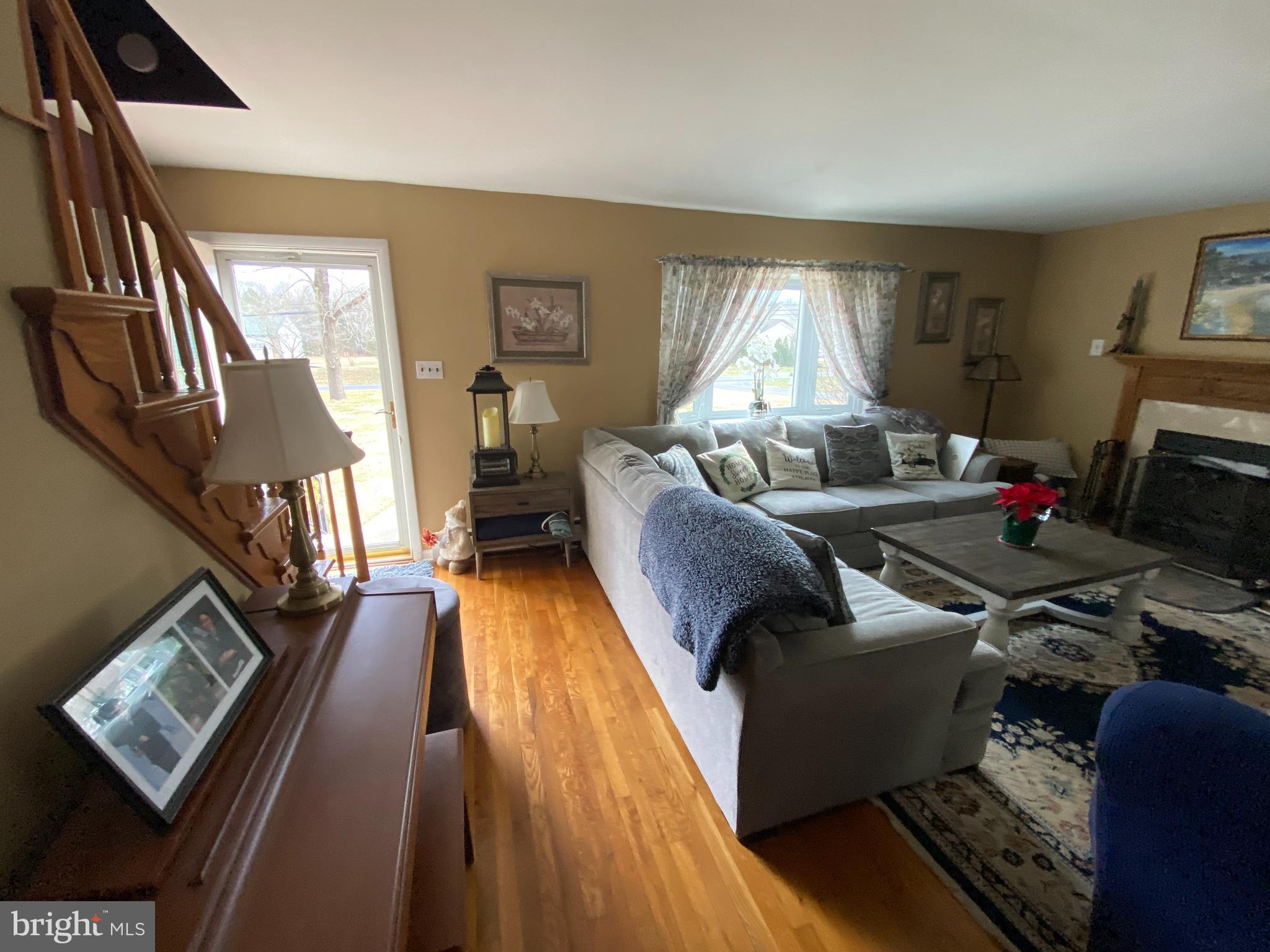 615 Jones Road Williamstown, NJ 08094 - Photo 4 of 29 Living Room