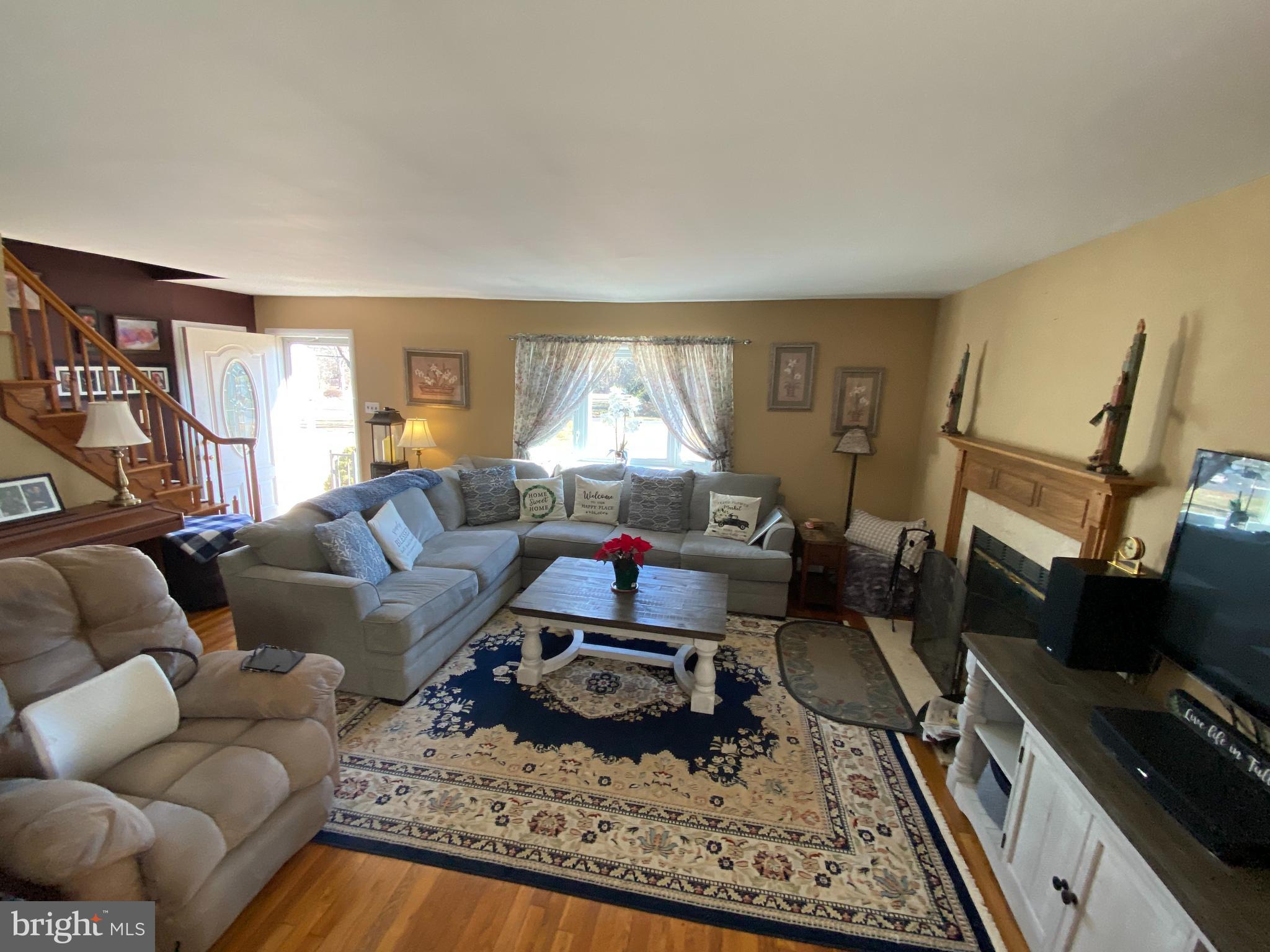 615 Jones Road Williamstown, NJ 08094 - Photo 5 of 29 Living Room