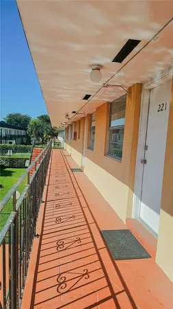 $1,700 | 3800 Southwest 102nd Avenue, Unit 221, Miami, FL 33165
