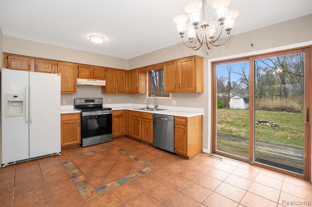 4654 Siebert Road Waterford, MI 48328 - Photo 6 of 27 Gallery Image 6