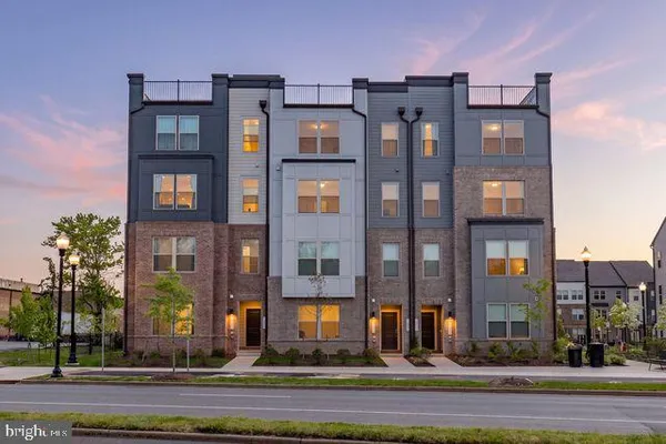 $769,800 | 1147 Herndon Parkway, Unit 110, Herndon, VA 20170