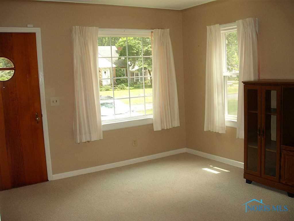 2007 Harlan Road Toledo, OH 43615 - Photo 4 of 13 Living Room.