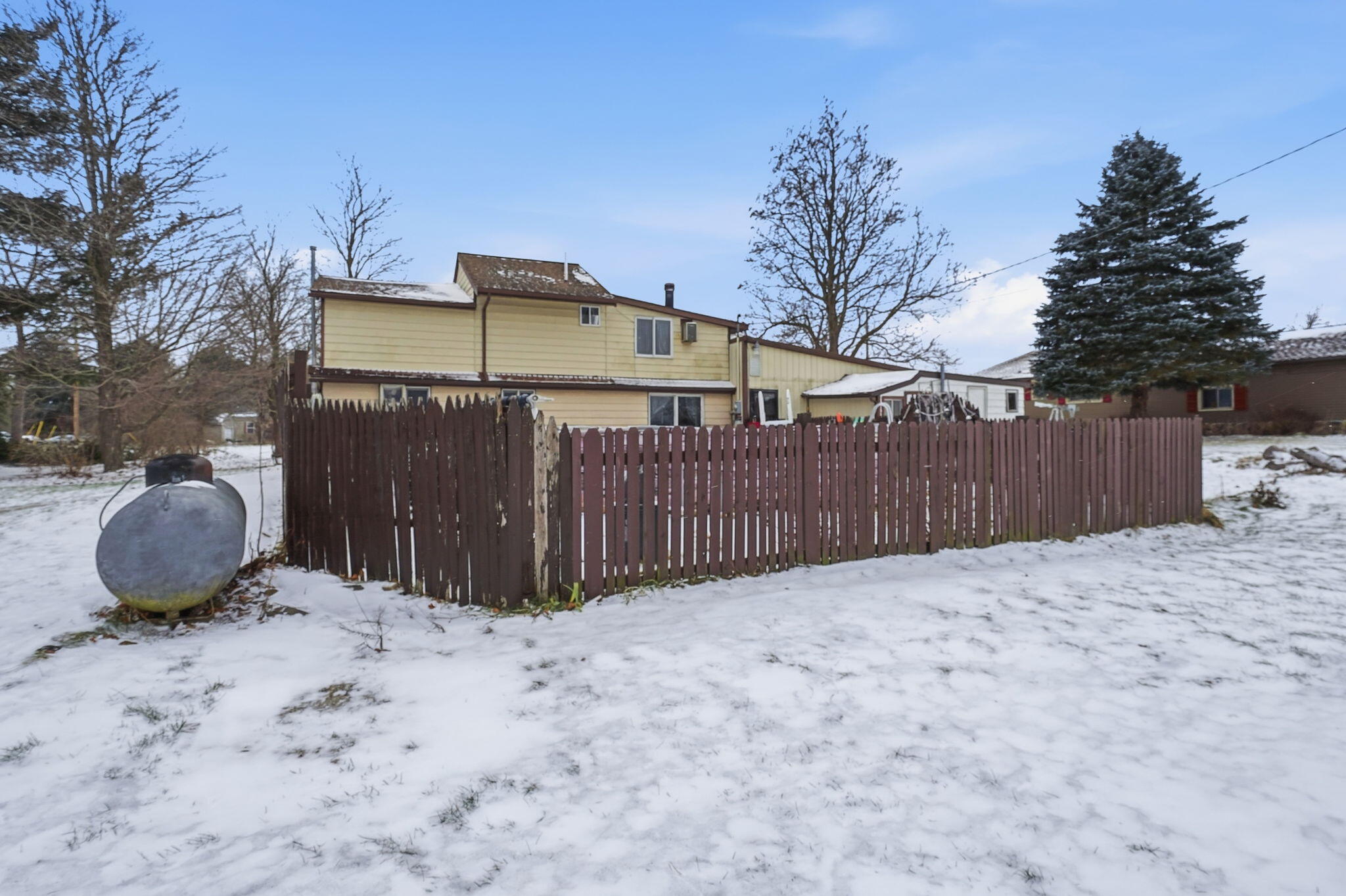 6179 Falkenbury Road North Branch, MI 48461 - Photo 3 of 13 Back