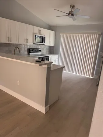 $1,450 | 1125 East Rohe Street, Unit B, Tarpon Springs, FL 34689