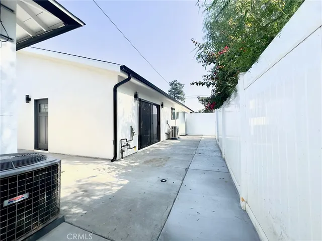 $3,950 | 15950 Cohasset Street, Van Nuys, CA 91406