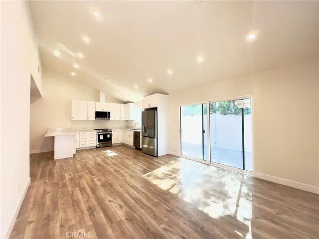 $3,950 | 15950 Cohasset Street, Van Nuys, CA 91406