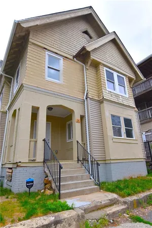 $1,950 | 14 Wildwood Avenue, Waterbury, CT 06710