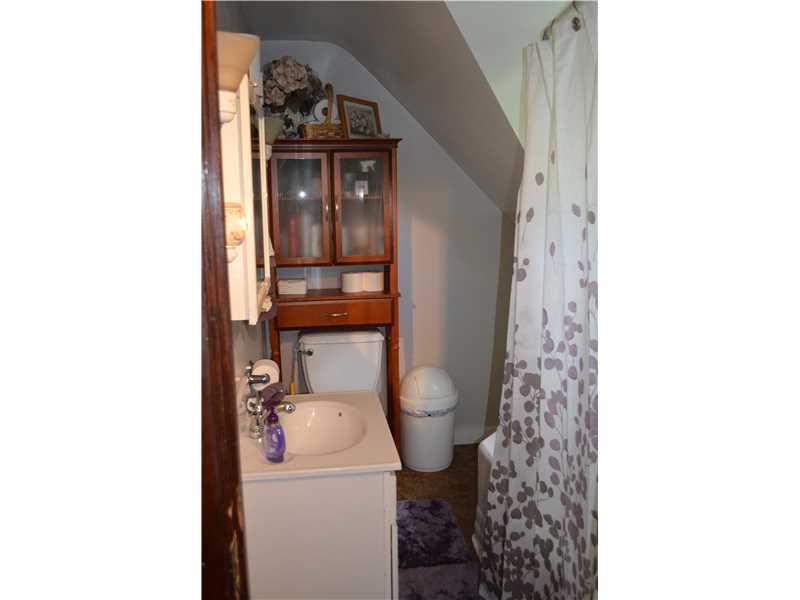 1437 Summit Street McKees Rocks, PA 15136 - Photo 15 of 17 Full Bath.