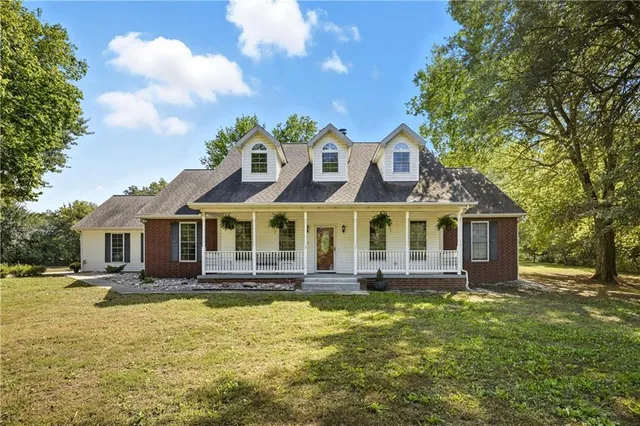 $395,000 | 4660 High Line Road, Baxter Springs, KS 66713