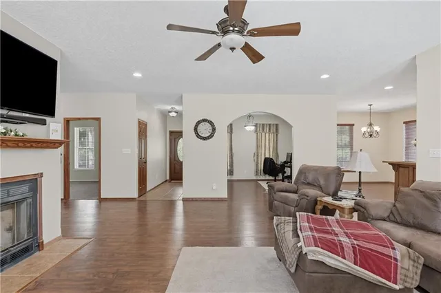 $395,000 | 4660 High Line Road, Baxter Springs, KS 66713