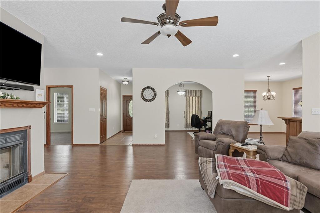 4660 High Line Road Baxter Springs, KS 66713 - Photo 11 of 44