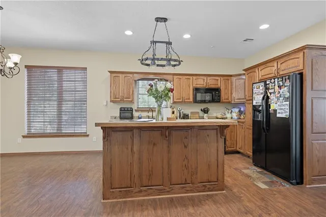 $395,000 | 4660 High Line Road, Baxter Springs, KS 66713