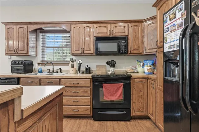 $395,000 | 4660 High Line Road, Baxter Springs, KS 66713