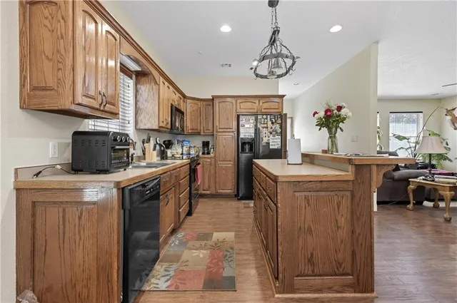 $395,000 | 4660 High Line Road, Baxter Springs, KS 66713