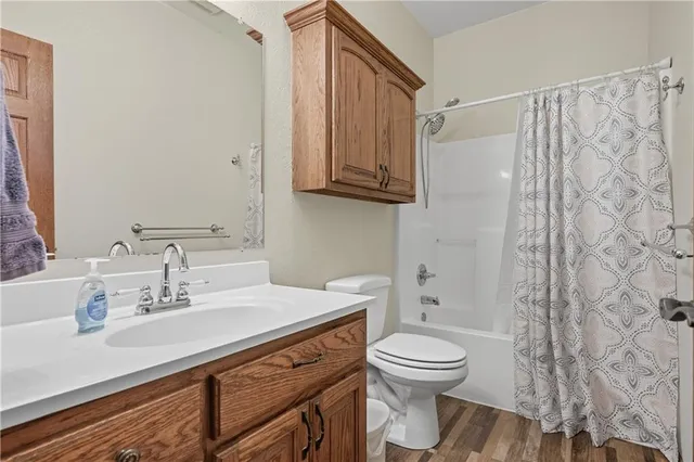 $395,000 | 4660 High Line Road, Baxter Springs, KS 66713