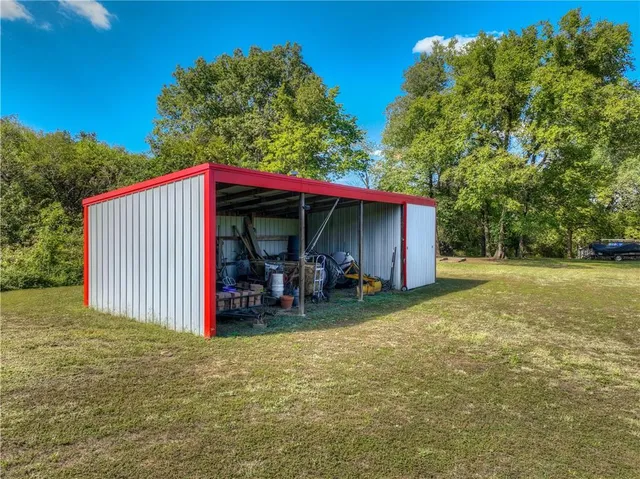 $395,000 | 4660 High Line Road, Baxter Springs, KS 66713