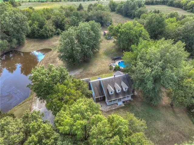 $395,000 | 4660 High Line Road, Baxter Springs, KS 66713