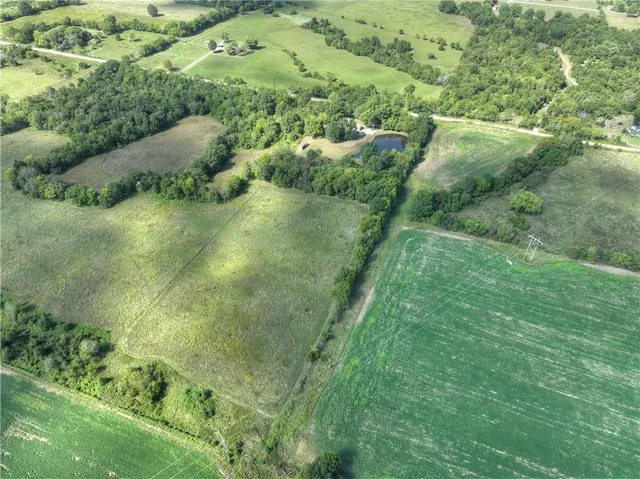 $395,000 | 4660 High Line Road, Baxter Springs, KS 66713