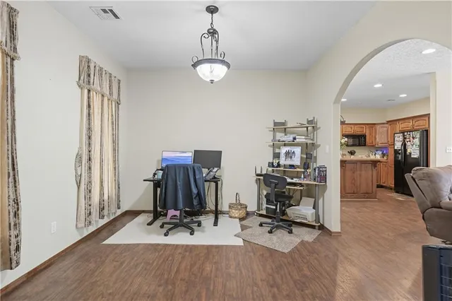 $395,000 | 4660 High Line Road, Baxter Springs, KS 66713