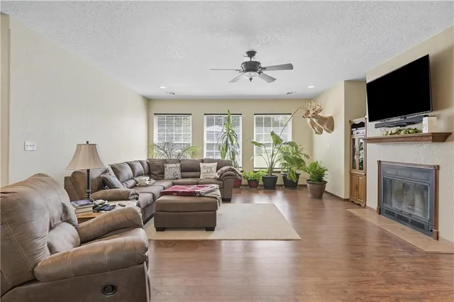 $395,000 | 4660 High Line Road, Baxter Springs, KS 66713