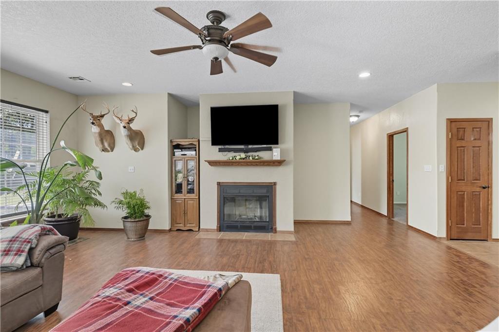 4660 High Line Road Baxter Springs, KS 66713 - Photo 9 of 44