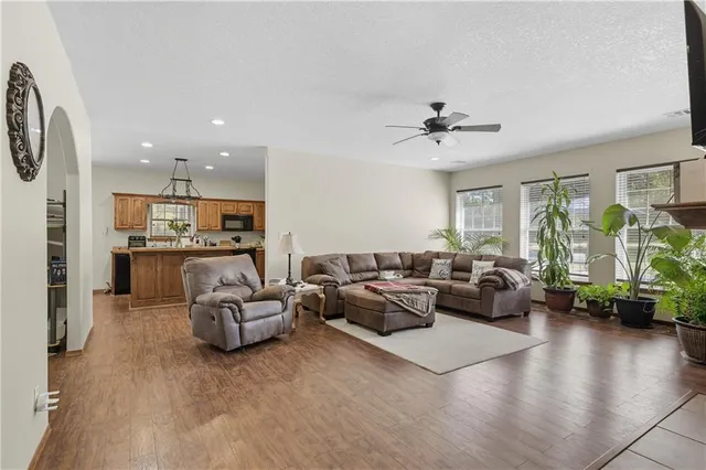 $395,000 | 4660 High Line Road, Baxter Springs, KS 66713