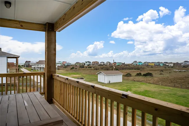 $789,000 | 924 Melody Lane, Crystal Beach, TX 77650