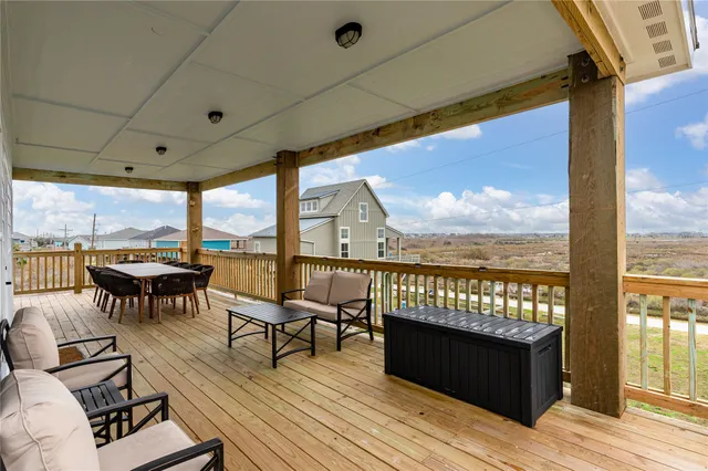 $789,000 | 924 Melody Lane, Crystal Beach, TX 77650