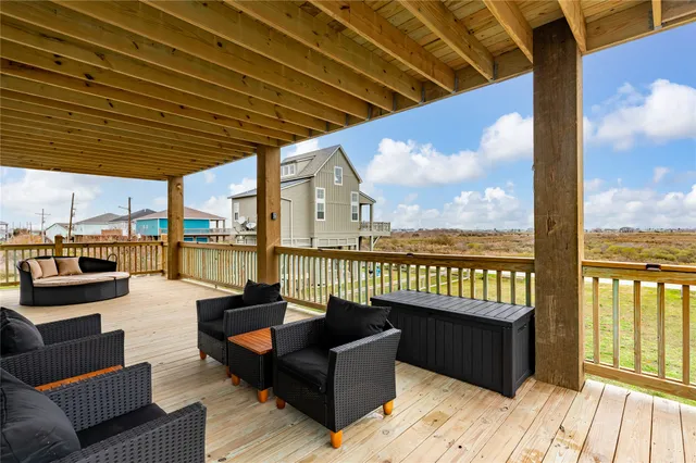 $789,000 | 924 Melody Lane, Crystal Beach, TX 77650