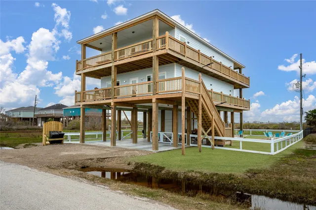 $789,000 | 924 Melody Lane, Crystal Beach, TX 77650
