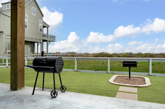 $789,000 | 924 Melody Lane, Crystal Beach, TX 77650