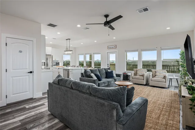 $789,000 | 924 Melody Lane, Crystal Beach, TX 77650