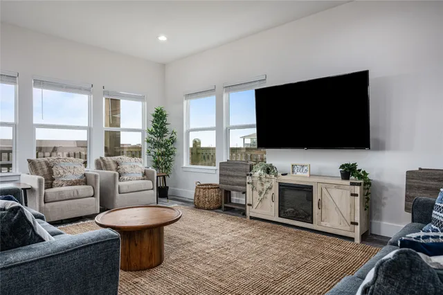 $789,000 | 924 Melody Lane, Crystal Beach, TX 77650