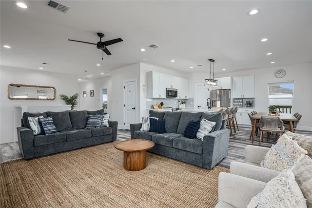 $789,000 | 924 Melody Lane, Crystal Beach, TX 77650